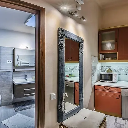 ☼ A Private In Raday Street? Yes, Please! ☼ Lejlighed